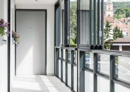 Balco Access - Skräddarsytt system för inglasade loftgångar och entrébalkonger