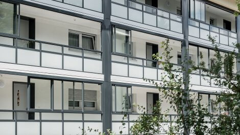 Balco Access - Skräddarsytt system för inglasade loftgångar och entrébalkonger