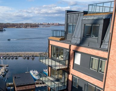 Inglasad balkong från Balco, marknadsledande för öppna och inglasade balkonger. Nacka Strand