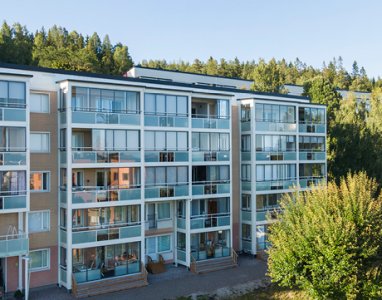 Inglasad balkong från Balco, marknadsledande för öppna och inglasade balkonger.