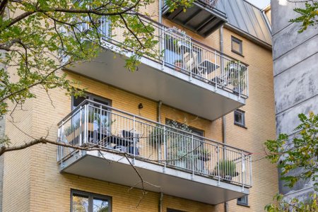 Inglasad balkong från Balco, marknadsledande för öppna och inglasade balkonger.