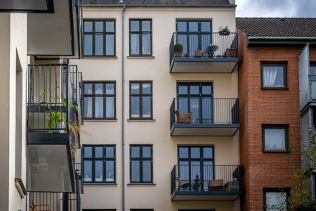 Inglasad balkong från Balco, marknadsledande för öppna och inglasade balkonger.