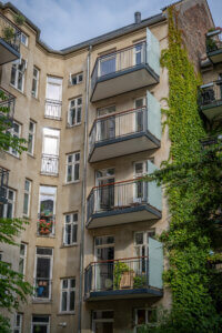 Balkonger från Balco, marknadsledande i branschen för öppna och inglasade balkonger.