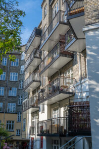 Öppna City balkonger från Balco, marknadsledande i branschen.
