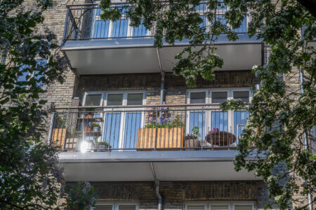 Öppna City balkonger från Balco, marknadsledande i branschen.