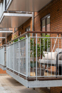 Öppna City balkonger från Balco, marknadsledande i branschen.