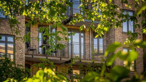 Öppna City balkonger från Balco, marknadsledande i branschen.