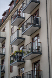 Öppna City balkonger från Balco, marknadsledande i branschen.