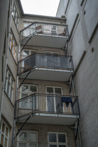 Öppna City balkonger från Balco, marknadsledande i branschen.
