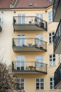 Öppna City balkonger från Balco, marknadsledande i branschen.