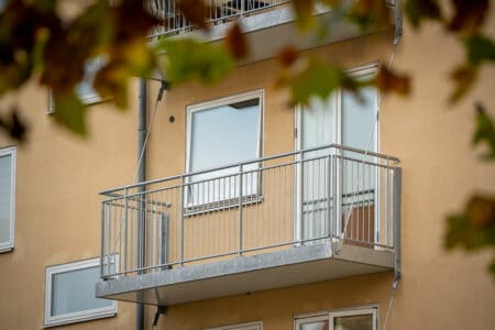 Öppna City balkonger från Balco, marknadsledande i branschen.