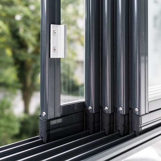 Balco Access® ger skyddade loftgångar och entrébalkonger. Få tryggare boendemiljö, lägre energikostnader och ökad komfort i din fastighet.