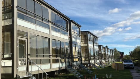 Brf Bergsbygårdar i Skellefteå med nya moderna och energieffektiva balkonger från Balco.