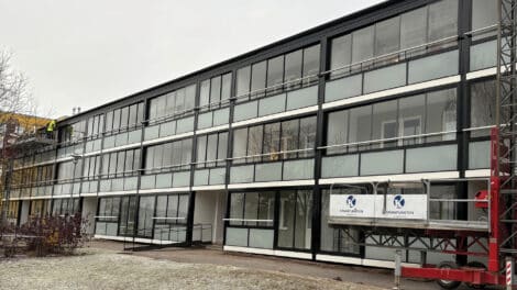 Balco genomför en balkongrenovering med klimatvägg för Brf Kalixhus nr 4 i Kalix.
