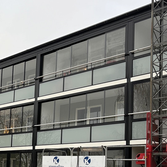 Närbild på en Balkongrenovering med klimatvägg för Brf Kalixhus nr 4 i Kalix