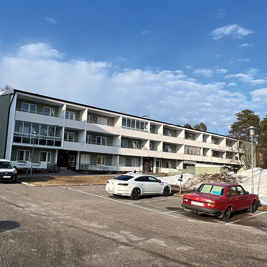 Brf Kalixhus nr 4 i Kalix innan renoveringen av balkongerna med Balco.